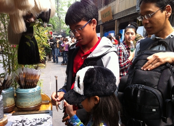 Kids Visiting the Jinli Street