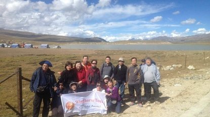 Large-group-in-edge-of-Holy-Namtso-Lake