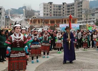 Girls at Zhouxi Lusheng festival