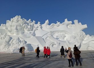 harbin-tour-large-snow-sculpture-sun-island-park