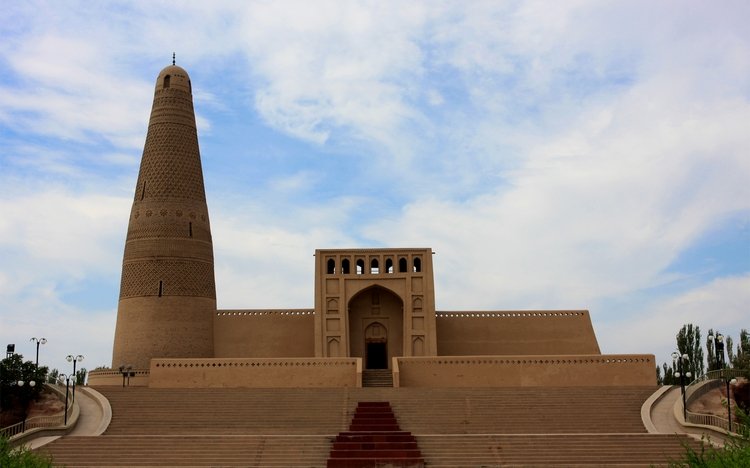 Visit Emin Minaret in Turpan
