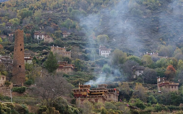 Danba Zhonglu Tibetan village