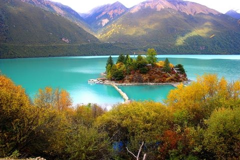 a beautiful picture about Basum-Sto Lake in Tibet
