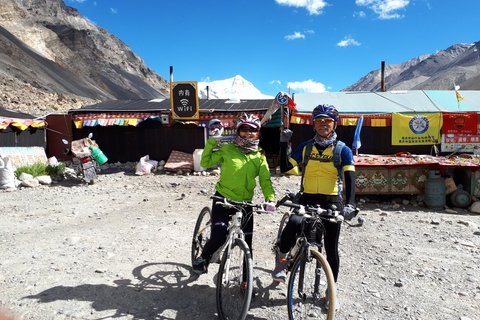 Cycling group Everest tent guesthouse