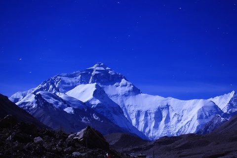 Mountain Everest night scenery