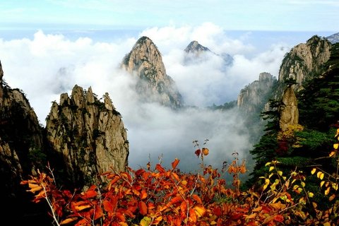 Huangshan mountain by Fall
