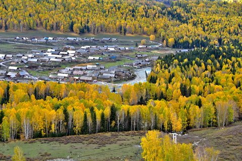 Hemu Village on Kanas Lake along a Xinjiang Tour 