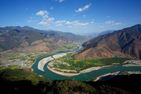 Yangtze river first bend